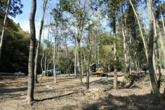 筱見四十八滝に隣接の里山、ほぼ平坦(段状）1,900坪坪　渓流沿いの画像