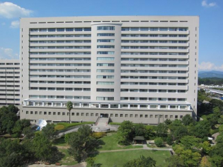 国立大学法人愛媛大学医学部附属病院まで586m