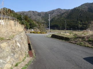 【前面道路含む現地写真】