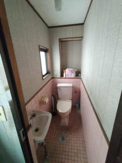 １階と２階、各階にトイレが付いております。