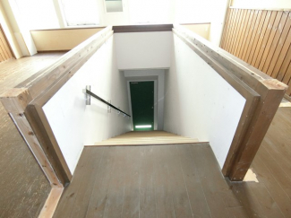 ★１階専用玄関への階段です。
