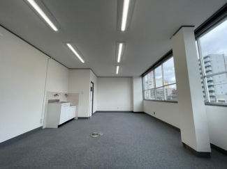 山洋ビルディング　堺駅約９分　２階約２８．１㎡　室内綺麗　明るい室内の画像