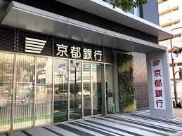 京都銀行堺支店まで128m