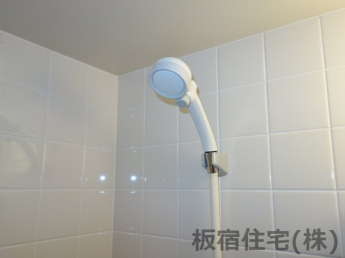 シャワーヘッドは水量３０％節水シャワー