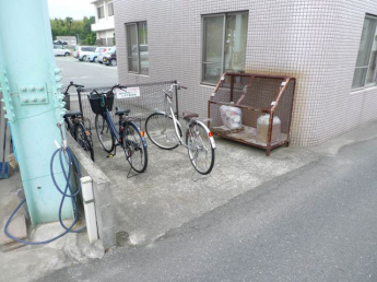 自転車置場、ゴミ置き場