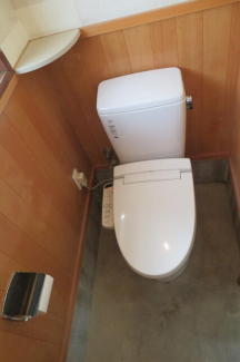 １階トイレ　※洋式　ウォシュレットは残置物に付き、費用負担は