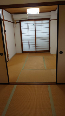 2間続きの和室です　畳はご入居時に表替えします