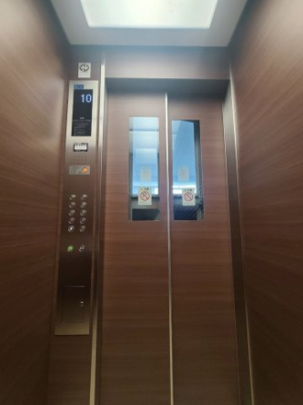 エレベーター内です♪