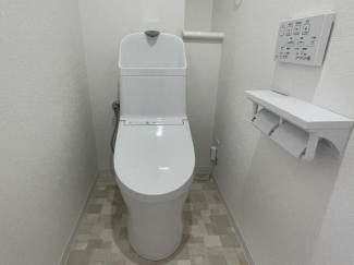トイレには快適な温水洗浄便座付きです