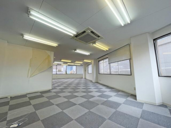 山本ビル　深井駅約１分　４階約８９㎡　ロータリーに面す　視認性良好の画像
