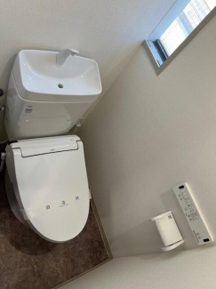 温水洗浄便座付きトイレ新調しました。