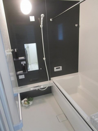 浴室暖房乾燥機付きの浴室ユニットバスです。１坪タイプ（１６１