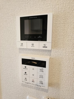 【セキュリティ】 モニター付きインターホンと自動湯はりが出来るリモコンです