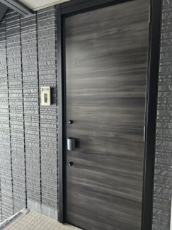 【玄関】 落ち着いた雰囲気の玄関です