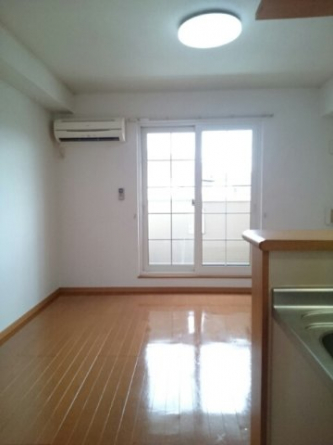 【居間・リビング】 ゆったりとした居間です