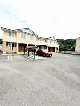【駐車場】 駐車スペースもあります