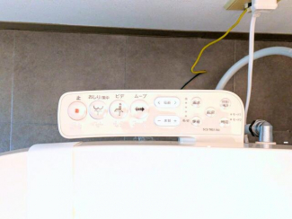 温水洗浄便座の操作パネル:洗浄モードや水勢・温度などを手元で