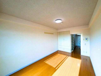 長方形で家具配置がしやすい間取り。生活動線もスムーズ。