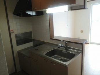 【キッチン】 コンパクトなキッチンで掃除もラクラク