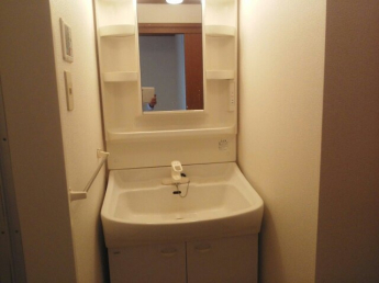 【洗面所】 ゆったりとスペースのある洗面所