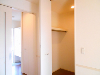 【収納】 【収納】