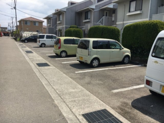【駐車場】 【駐車場】