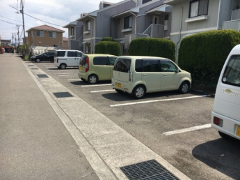 【駐車場】 【駐車場】
