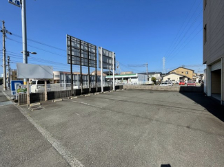 【駐車場】 【駐車場】