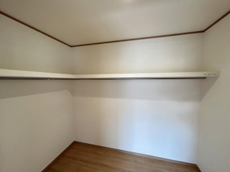 2階寝室にはWIC完備。お洋服など、いっぱい収納できます☆(
