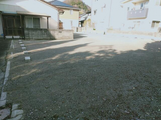 駐車場入口付近の写真です。№12・№13・№14辺りになりま