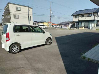 6番に駐車した様子です♪現地への駐車目印はこれから設置いたし