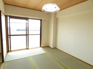 【寝室】 ※203号は和室部屋です