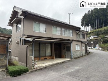 【外観】 9DKの広々としたお家
多羅尾小学校まで徒歩2分!
緑豊かな住宅地♪