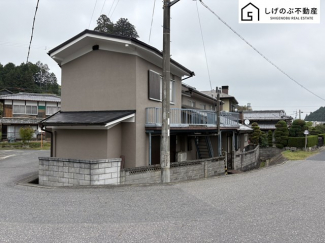 【外観】 9DKの広々としたお家
多羅尾小学校まで徒歩2分!
緑豊かな住宅地♪