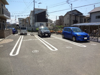 【駐車場】 【駐車場】