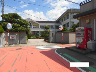 伊予市立郡中小学校まで2325m