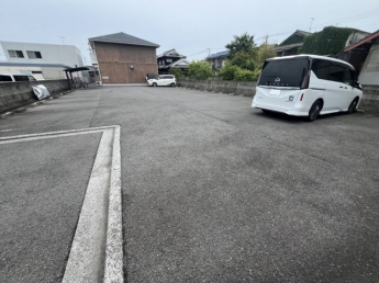 【駐車場】 【駐車場】