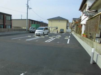 【駐車場】 【駐車場】