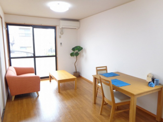 【居間・リビング】 ※家具は写真用です。