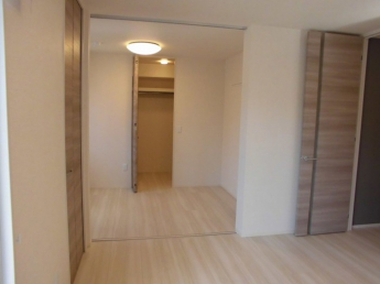 【洋室】 【洋室】