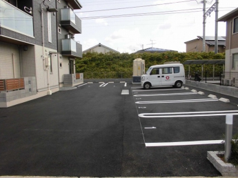 【駐車場】 【駐車場】