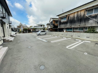 【駐車場】 【駐車場】
