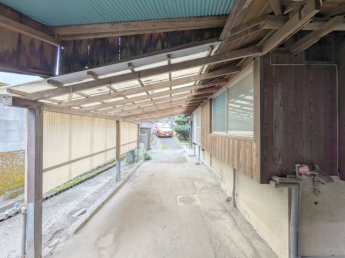 【駐車場】 【駐車場】