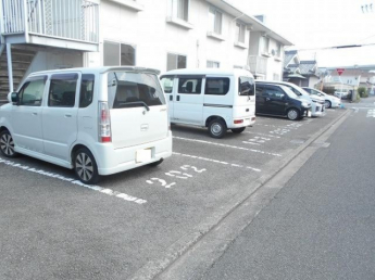 【駐車場】 【駐車場】