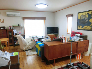 【居間・リビング】 広々20畳ののリビングはお勧めです。