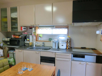 【キッチン】 キッチンはIH、オール電化住宅です。