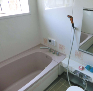 【風呂】 浴室暖房乾燥機、追い炊き機能付きのお風呂です。