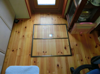 【その他設備】 キッチン床には床下収納がついています。