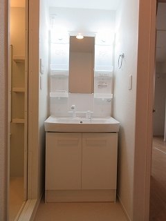 【洗面所】 ゆったりとスペースのある洗面所