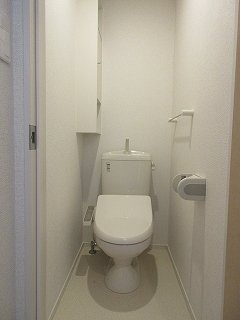 【トイレ】 落ち着いた色調のトイレです